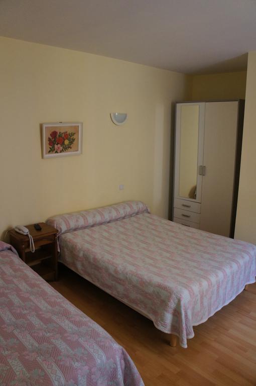 Hotel Le Commerce Bagnères-de-Bigorre Buitenkant foto